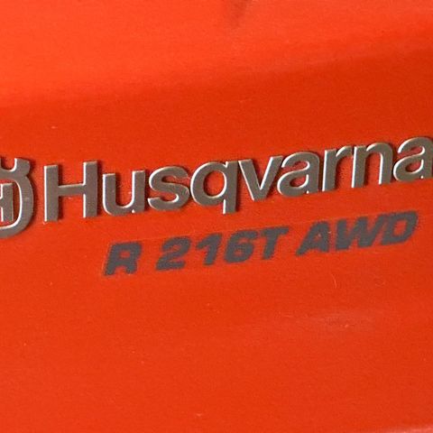 Husqvarna R 216t AWD