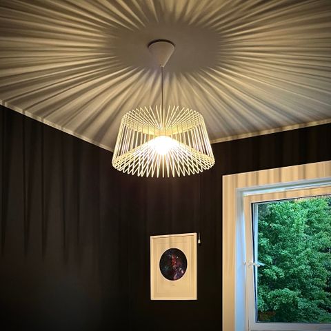 Råfin og minimalistisk Zero Three lampe