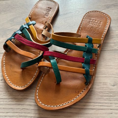 Sandaler str 40, kjøpt i Dubai