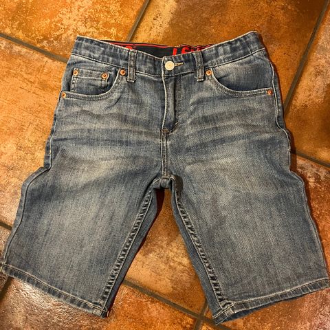 Levis shorts 12 år.