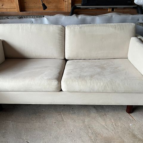 Meget pen lys beige sofa selges svært billig pga flytting.