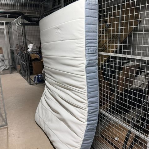 Spring mattress 140x200x20 for sale.