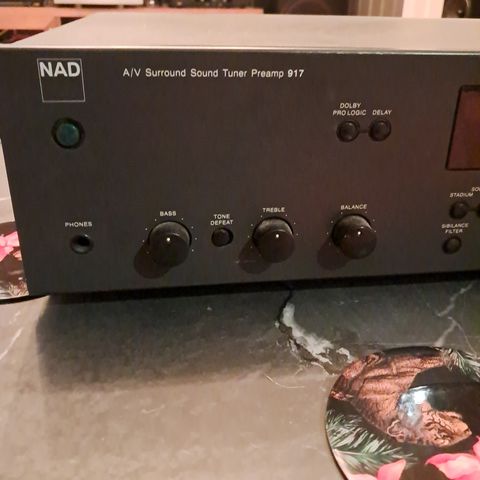 NAD forforsterker 917