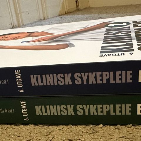 Klinisk sykepleie bind 1 og 2 - pensumlitteratur til bachelor i sykepleie