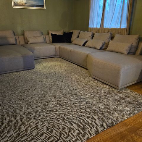 *Reservert* Stor hjørnesofa