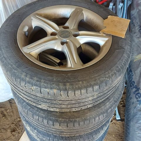 Dekk med felg. 195/60 R15