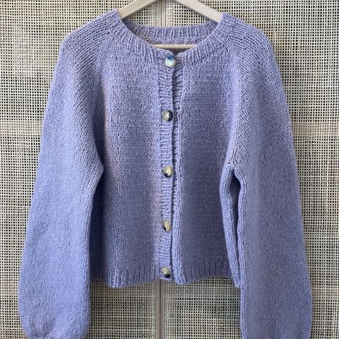 Hjemmestrikket cardigan i luftig alpakka, ull og mohair («Cardigan no 7»)