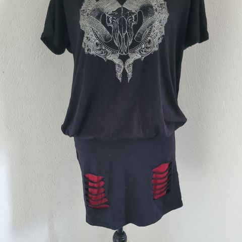 M-XL, EMP rock/festival kjole! Svart rød distressed, metal, goth