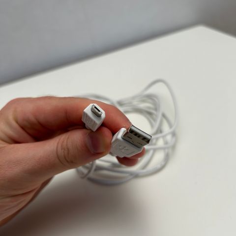 Lang USB-A til micro-USB kabel (2,5 m)