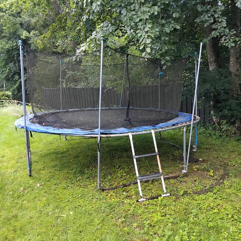 Eldre,men fungerende trampoline