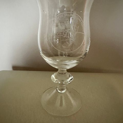 Skiforeningens vinglass produsert av Magnor glassverk