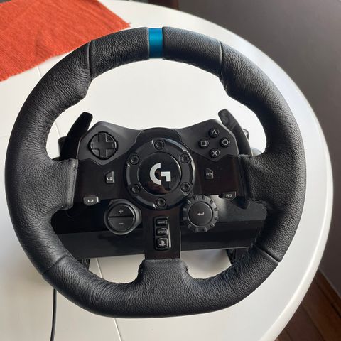 Logitech G923 og driving Force stifter (reservert)