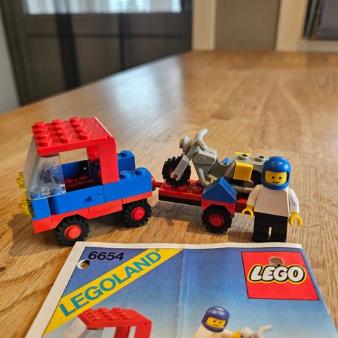 Lego vintage fra 1983
Classic Town: Traffic: 6654-1