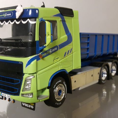 Volvo FH Nordic Crane krokbil 1:50 WSI