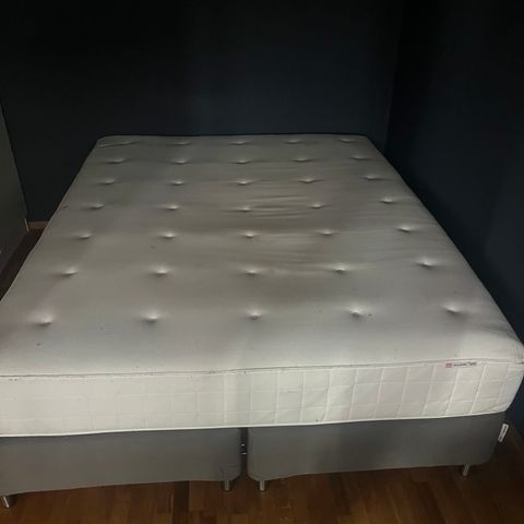IKEA seng 160x200 med kontinentalmadrass