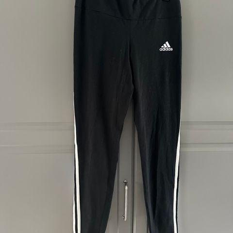 Svarte tights fra Adidas