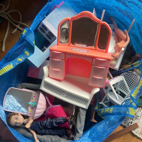 Div. Barbie med hus og utstyr