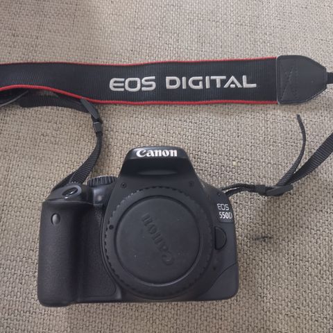 Canon 550D, 18pix APS-C CMOS-sensor, 15100 bilder tatt, sender