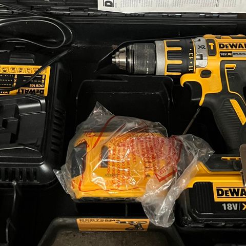 DeWalt DCD795M2 18V 2 x 4Ah batterier