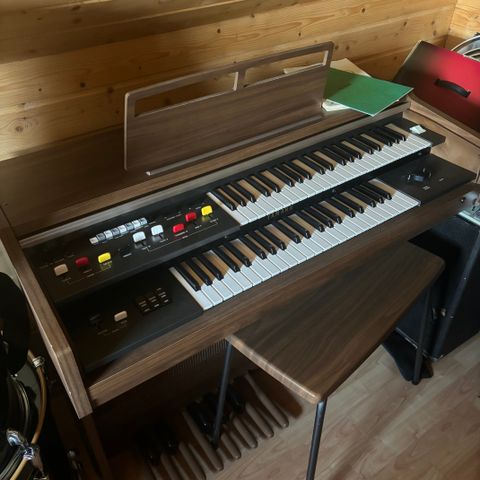 Elektrisk orgel fra 70 tallet gis bort mot henting