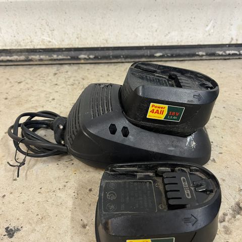 Bosch lader med 2 batteri