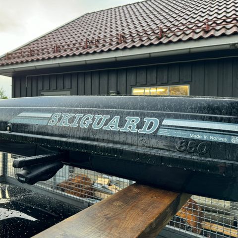 Reservert: Skiguard 850 (eldre modell) med Thule skistativ