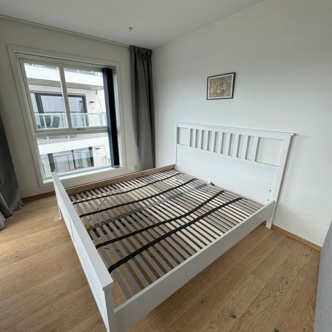 Hemnes seng 180x200 cm + Lönset ribbebunn