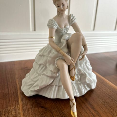 Nydelig ballerina i porselen