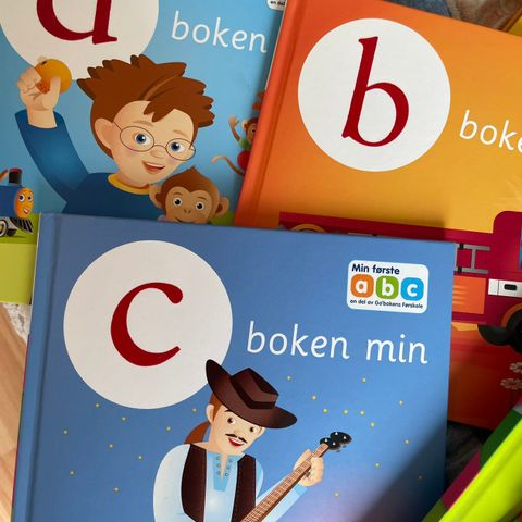 RESERVERT- Har du en skolestarter? Kjempe fine ABC-bøker gis bort