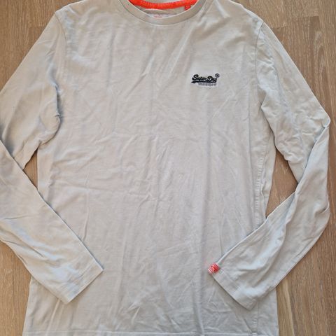 Superdry hvit genser størrelse medium