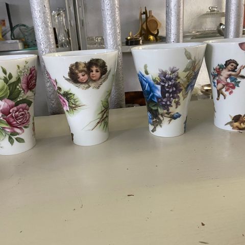 Porsgrund 4 søte små blomsterpotter /vaser - samlet pris