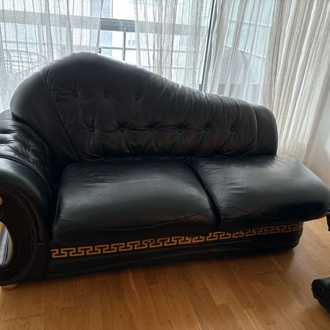 Versace skinn sofa