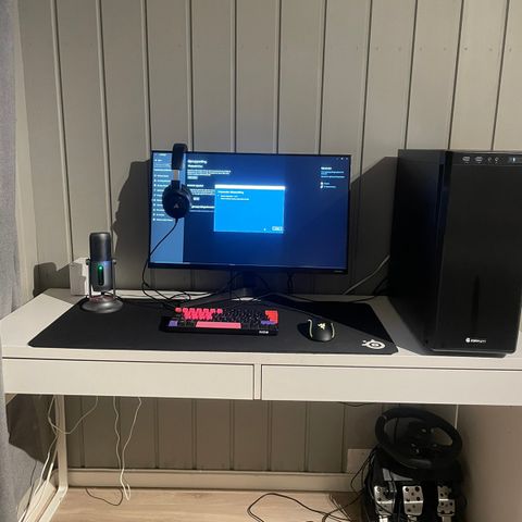 Gaming pc, Skjerm + utstyr