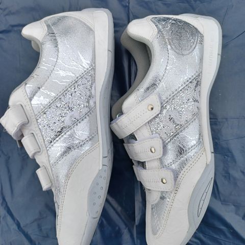 Nye fine FRESH  Sneakers sko str 40,