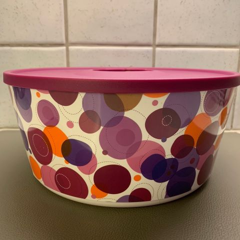 Tupperware skål i nydelige farger.