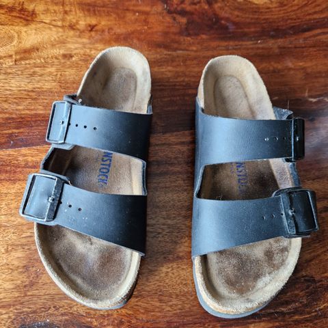 Birkenstock og strikket jakke