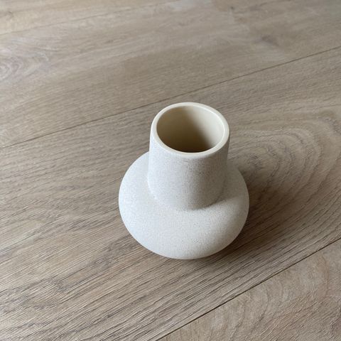 Liten vase i keramikk