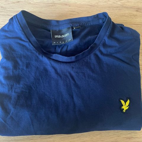 T-skjorter med lang og kort arm fra Les Deux og Lyle&Scott