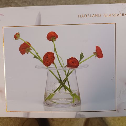 Finn Schjøll-vase fra Hadeland Glassverk.