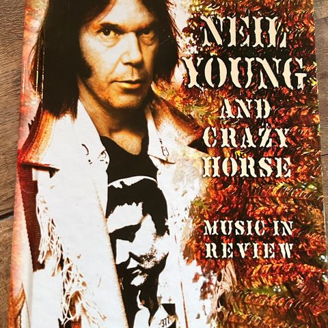 Neil Young & Crazy Horse - Music In Review (book snd DVD)