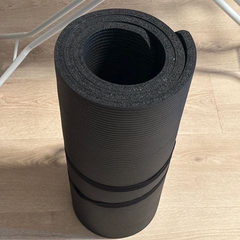 Training mat + Pull-up rod for 250 kr