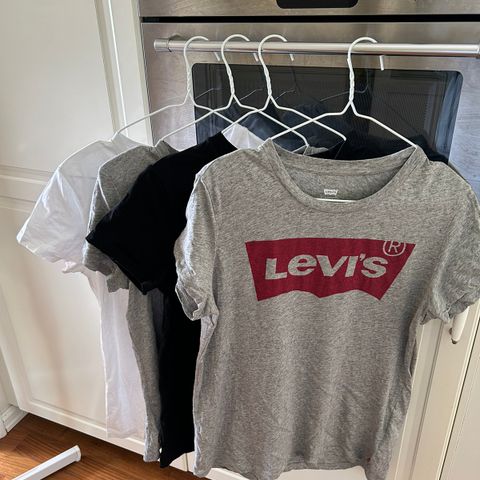 4x Levi’s t-skjorter - Medium