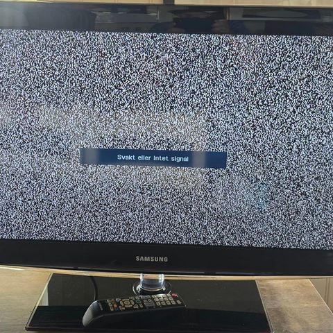 32 tommer Samsung tv med fjernkontroll, selges (MÅ hentes)