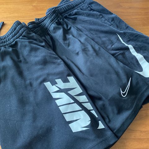 Nike shorts 3 stk kr 300