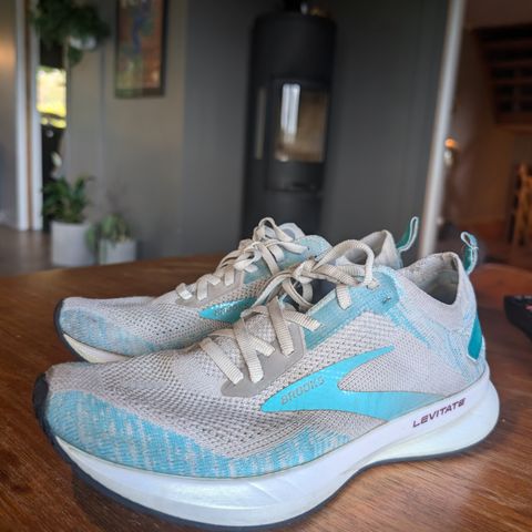 Brooks Levitate str 38,5