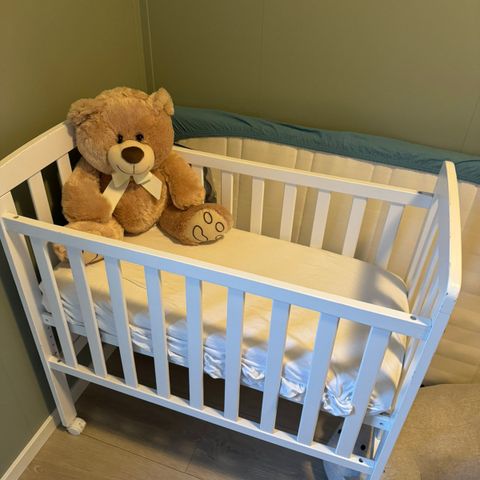 Babydan bedside crib