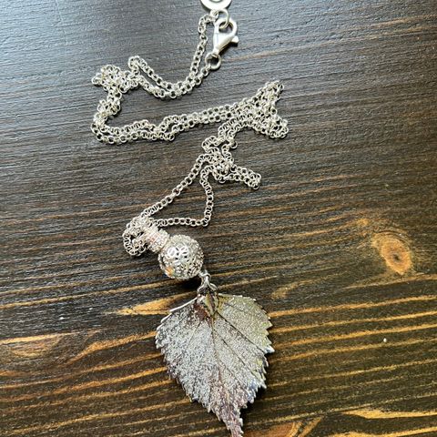 Smykke fra Celine Engelstad, leaf