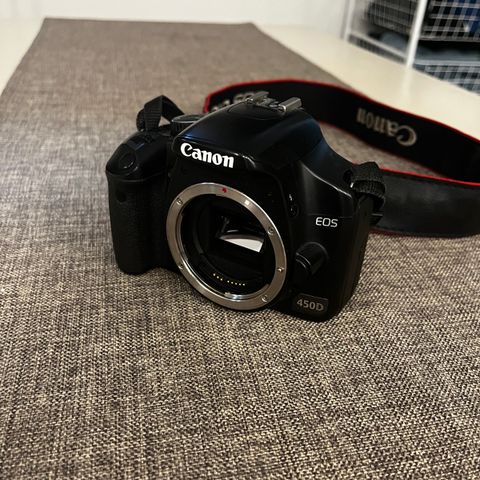 Canon EOS 450D (har flere objektiv til salg som passer kamera om ønsket)