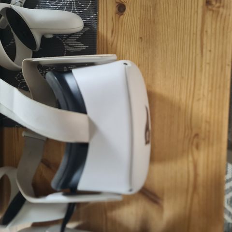 Oculus Quest 2 (med tilbehør)