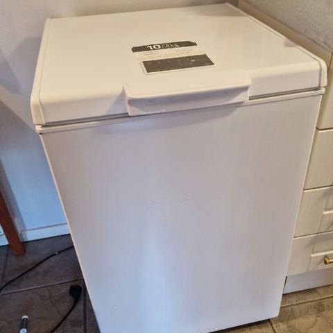 Whirlpool fryseboks 131 liter